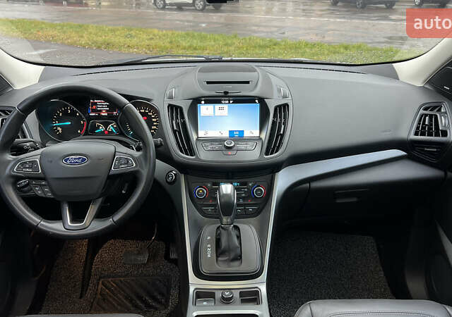 Серый Форд Куга, объемом двигателя 2 л и пробегом 189 тыс. км за 16500 $, фото 28 на Automoto.ua