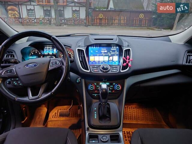 Серый Форд Куга, объемом двигателя 2 л и пробегом 95 тыс. км за 16900 $, фото 25 на Automoto.ua