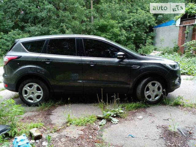 Серый Форд Куга, объемом двигателя 2 л и пробегом 112 тыс. км за 18050 $, фото 2 на Automoto.ua