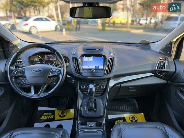 Форд Куга 2017 в Львове на Automoto.ua Серый Форд Куга, объемом двигателя 2 л и пробегом 115 тыс. км за 21150 $, фото 12 на Automoto.ua