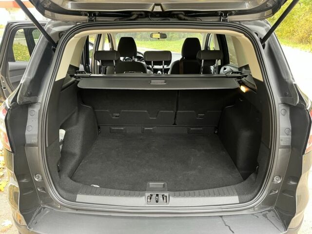 Серый Форд Куга, объемом двигателя 2 л и пробегом 144 тыс. км за 17700 $, фото 12 на Automoto.ua