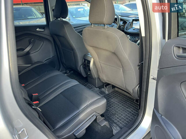 Сірий Форд Куга, об'ємом двигуна 2 л та пробігом 117 тис. км за 16999 $, фото 28 на Automoto.ua