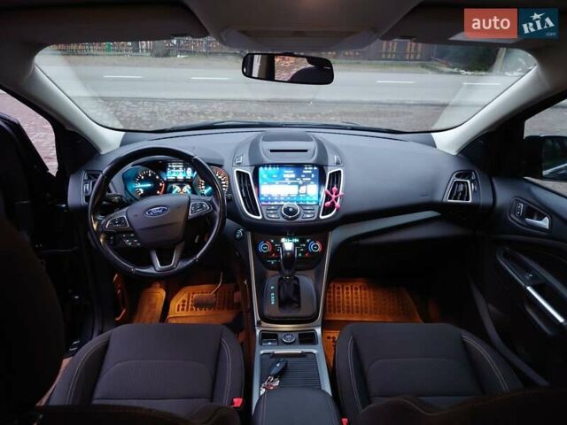 Серый Форд Куга, объемом двигателя 2 л и пробегом 95 тыс. км за 16900 $, фото 24 на Automoto.ua