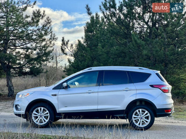 Сірий Форд Куга, об'ємом двигуна 2 л та пробігом 117 тис. км за 16999 $, фото 3 на Automoto.ua