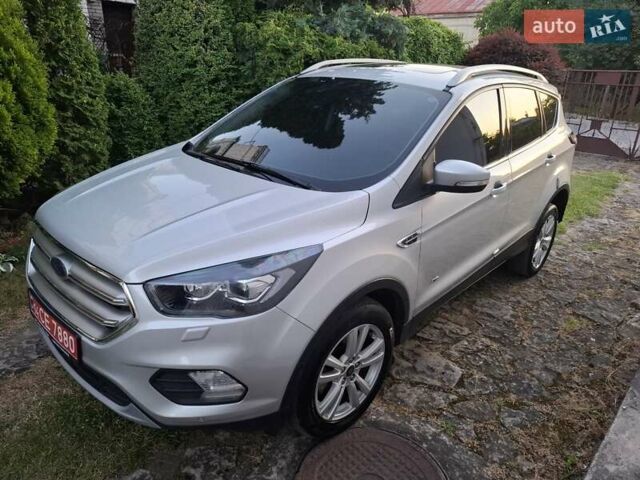 Форд Куга 2017 в Золочев на Automoto.ua Серый Форд Куга, объемом двигателя 2 л и пробегом 188 тыс. км за 16400 $, фото 2 на Automoto.ua