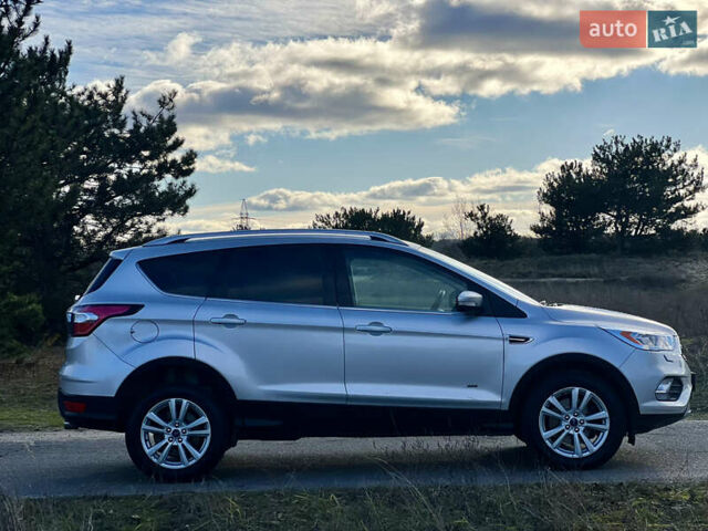Сірий Форд Куга, об'ємом двигуна 2 л та пробігом 117 тис. км за 16999 $, фото 2 на Automoto.ua