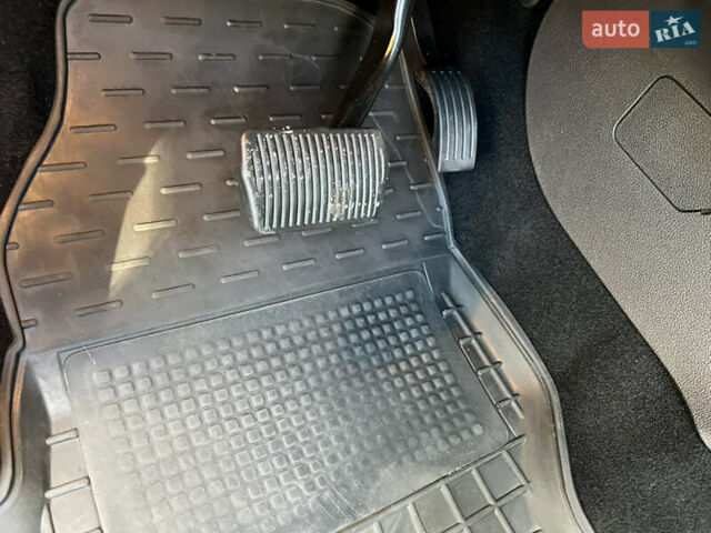 Сірий Форд Куга, об'ємом двигуна 2 л та пробігом 117 тис. км за 16999 $, фото 30 на Automoto.ua