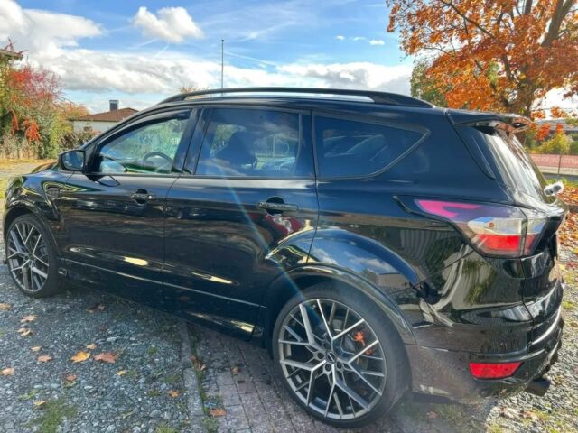 Форд Куга 2017 в Черновцах на Automoto.ua Серый Форд Куга, объемом двигателя 2 л и пробегом 61 тыс. км за 12400 $, фото 4 на Automoto.ua