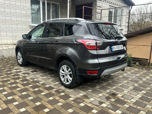 Серый Форд Куга, объемом двигателя 2 л и пробегом 144 тыс. км за 17700 $, фото 4 на Automoto.ua