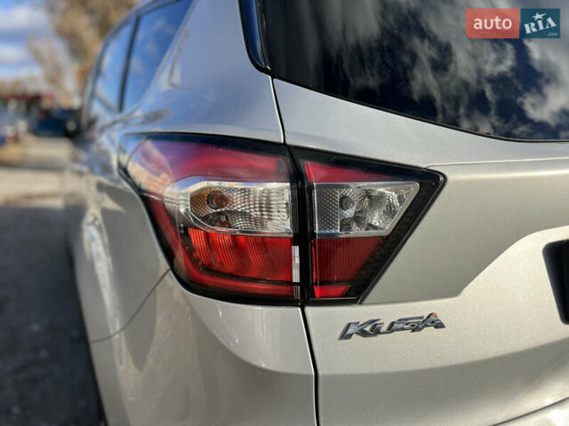 Сірий Форд Куга, об'ємом двигуна 2 л та пробігом 117 тис. км за 16999 $, фото 40 на Automoto.ua