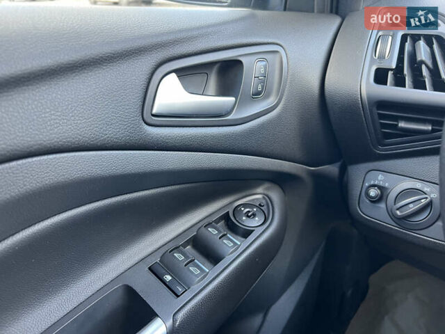 Сірий Форд Куга, об'ємом двигуна 2 л та пробігом 117 тис. км за 16999 $, фото 27 на Automoto.ua