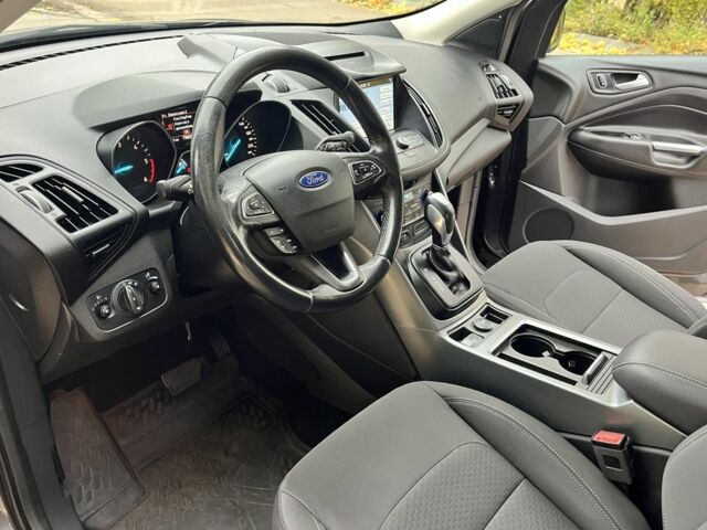 Серый Форд Куга, объемом двигателя 2 л и пробегом 144 тыс. км за 17700 $, фото 9 на Automoto.ua