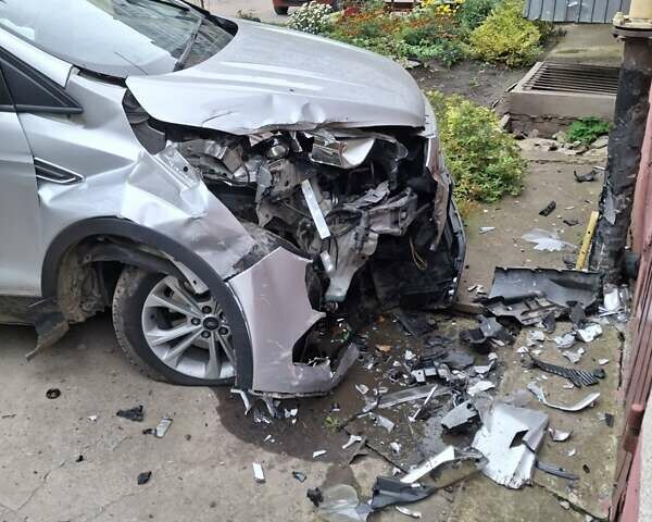 Форд Куга 2017 в Каменце-Подольском на Automoto.ua Серый Форд Куга, объемом двигателя 2 л и пробегом 218 тыс. км за 12500 $, фото 2 на Automoto.ua