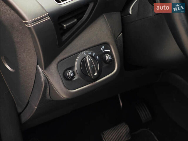 Сірий Форд Куга, об'ємом двигуна 2 л та пробігом 123 тис. км за 23800 $, фото 27 на Automoto.ua