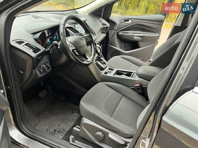 Серый Форд Куга, объемом двигателя 2 л и пробегом 141 тыс. км за 17000 $, фото 4 на Automoto.ua