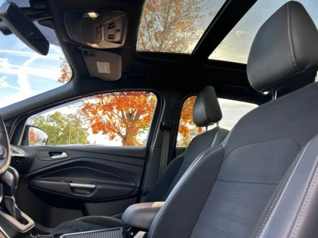 Форд Куга 2017 в Черновцах на Automoto.ua Серый Форд Куга, объемом двигателя 2 л и пробегом 61 тыс. км за 12400 $, фото 10 на Automoto.ua