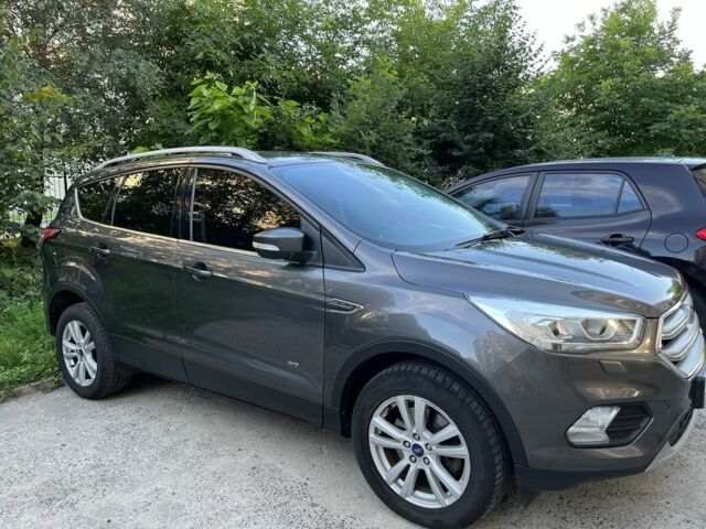 Форд Куга 2017 в Ирпене на Automoto.ua Серый Форд Куга, объемом двигателя 2 л и пробегом 148 тыс. км за 17750 $, фото 3 на Automoto.ua