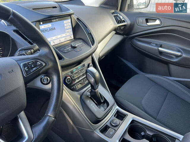 Сірий Форд Куга, об'ємом двигуна 2 л та пробігом 117 тис. км за 16999 $, фото 16 на Automoto.ua