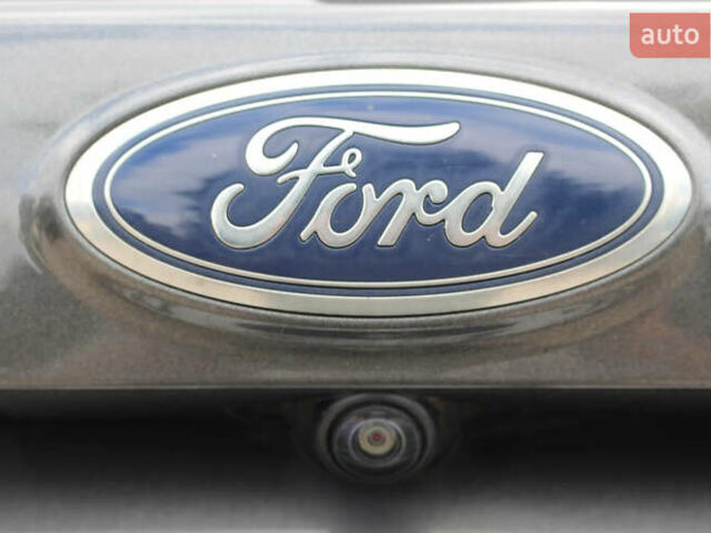 Серый Форд Куга, объемом двигателя 2 л и пробегом 115 тыс. км за 19000 $, фото 9 на Automoto.ua