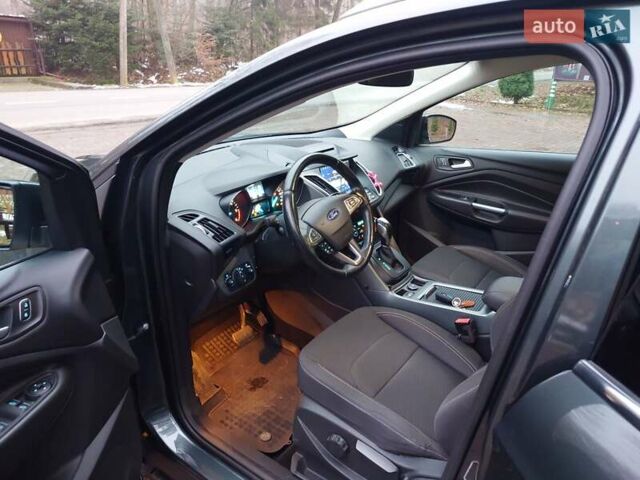 Серый Форд Куга, объемом двигателя 2 л и пробегом 95 тыс. км за 16900 $, фото 15 на Automoto.ua