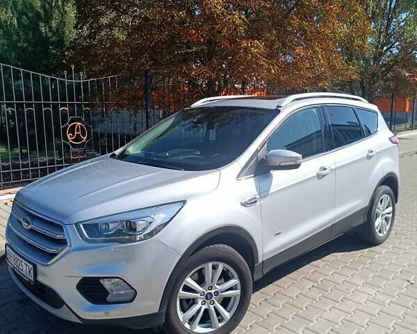 Серый Форд Куга, объемом двигателя 2 л и пробегом 147 тыс. км за 17900 $, фото 1 на Automoto.ua