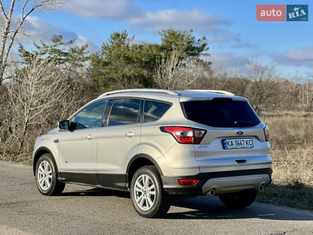 Сірий Форд Куга, об'ємом двигуна 2 л та пробігом 117 тис. км за 16999 $, фото 7 на Automoto.ua