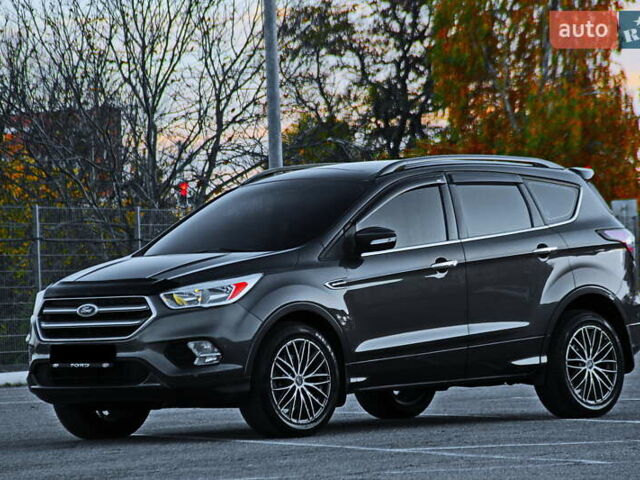 Серый Форд Куга, объемом двигателя 2 л и пробегом 83 тыс. км за 15300 $, фото 2 на Automoto.ua