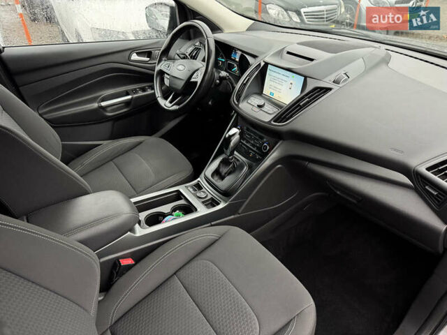 Серый Форд Куга, объемом двигателя 2 л и пробегом 191 тыс. км за 20900 $, фото 6 на Automoto.ua