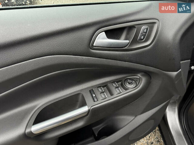 Серый Форд Куга, объемом двигателя 2 л и пробегом 191 тыс. км за 20900 $, фото 10 на Automoto.ua