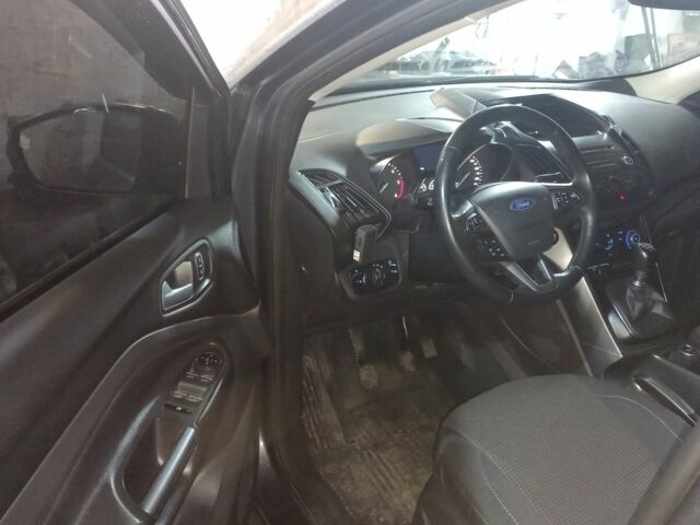 Серый Форд Куга, объемом двигателя 2 л и пробегом 175 тыс. км за 15999 $, фото 4 на Automoto.ua