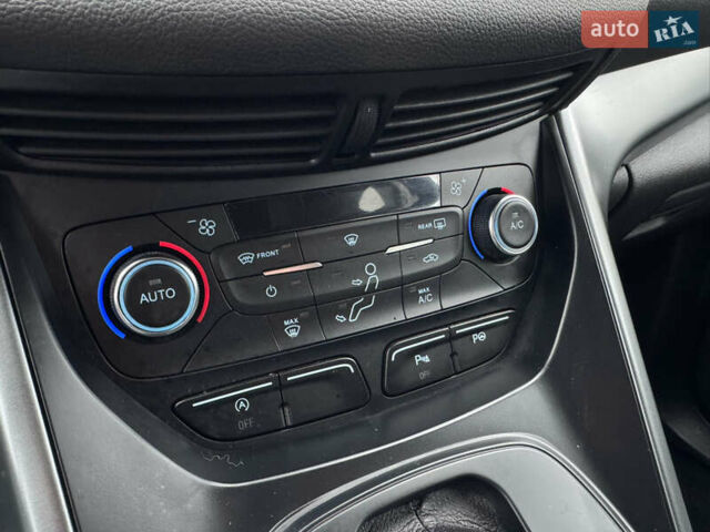 Серый Форд Куга, объемом двигателя 2 л и пробегом 191 тыс. км за 20900 $, фото 15 на Automoto.ua