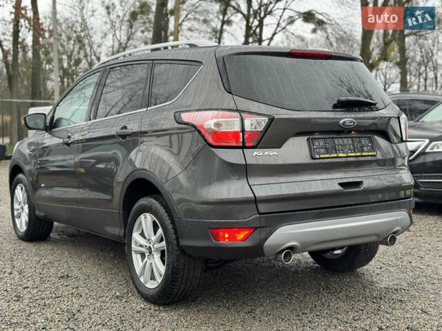 Серый Форд Куга, объемом двигателя 2 л и пробегом 191 тыс. км за 20900 $, фото 1 на Automoto.ua