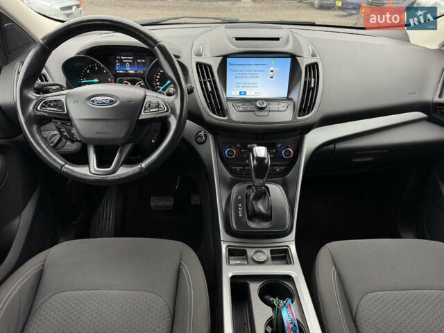 Серый Форд Куга, объемом двигателя 2 л и пробегом 191 тыс. км за 20900 $, фото 7 на Automoto.ua