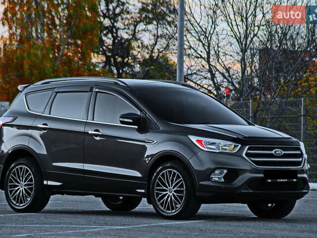 Серый Форд Куга, объемом двигателя 2 л и пробегом 83 тыс. км за 15300 $, фото 5 на Automoto.ua