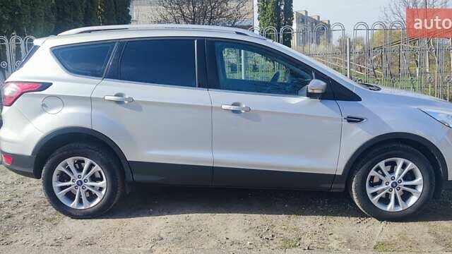 Форд Куга 2019 в Хмельнике на Automoto.ua Серый Форд Куга, объемом двигателя 1.5 л и пробегом 58 тыс. км за 18900 $, фото 1 на Automoto.ua
