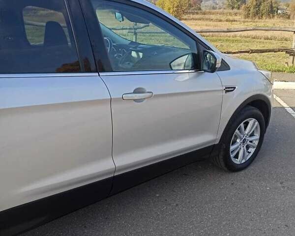 Серый Форд Куга, объемом двигателя 2 л и пробегом 164 тыс. км за 15500 $, фото 2 на Automoto.ua