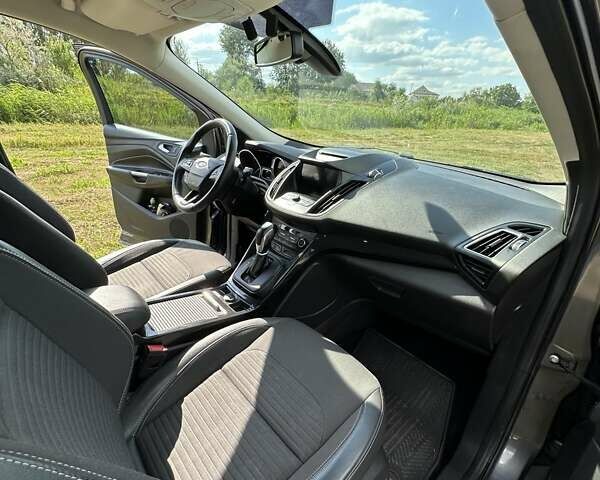 Сірий Форд Куга, об'ємом двигуна 2 л та пробігом 143 тис. км за 19390 $, фото 7 на Automoto.ua