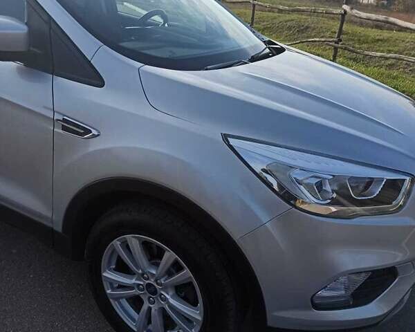 Серый Форд Куга, объемом двигателя 2 л и пробегом 164 тыс. км за 15500 $, фото 5 на Automoto.ua