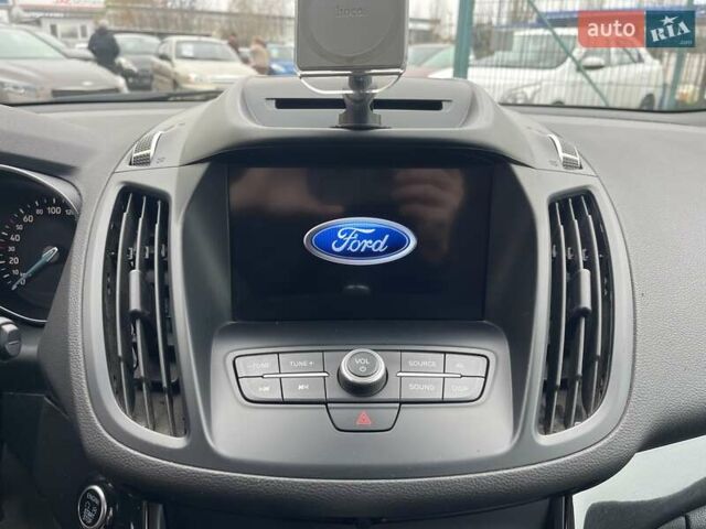Серый Форд Куга, объемом двигателя 1.5 л и пробегом 88 тыс. км за 17900 $, фото 17 на Automoto.ua