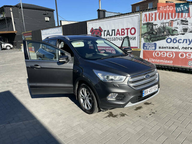 Форд Куга 2019 в Шепетовке на Automoto.ua Серый Форд Куга, объемом двигателя 2 л и пробегом 245 тыс. км за 16000 $, фото 13 на Automoto.ua