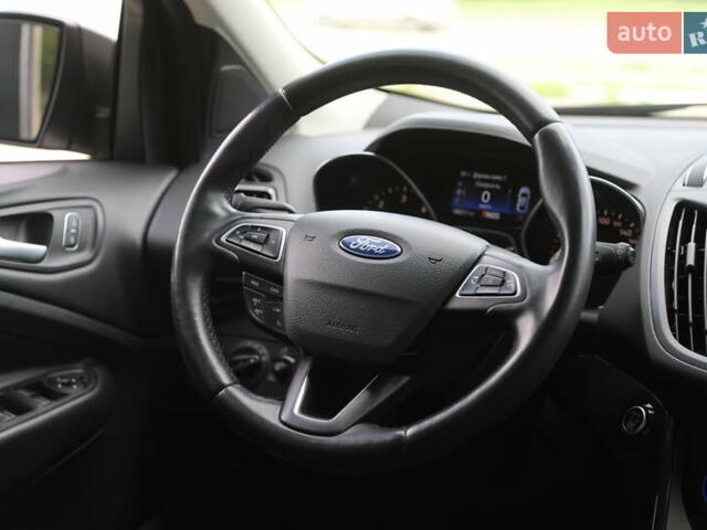 Серый Форд Куга, объемом двигателя 1.5 л и пробегом 166 тыс. км за 16500 $, фото 11 на Automoto.ua