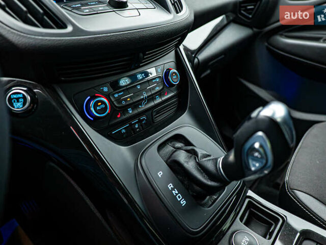 Серый Форд Куга, объемом двигателя 2 л и пробегом 128 тыс. км за 17705 $, фото 17 на Automoto.ua