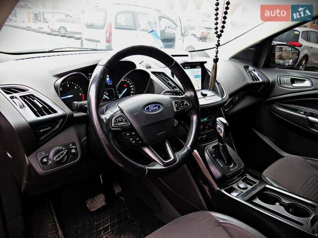 Серый Форд Куга, объемом двигателя 2 л и пробегом 180 тыс. км за 17700 $, фото 5 на Automoto.ua