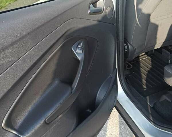 Серый Форд Куга, объемом двигателя 2 л и пробегом 164 тыс. км за 15500 $, фото 48 на Automoto.ua