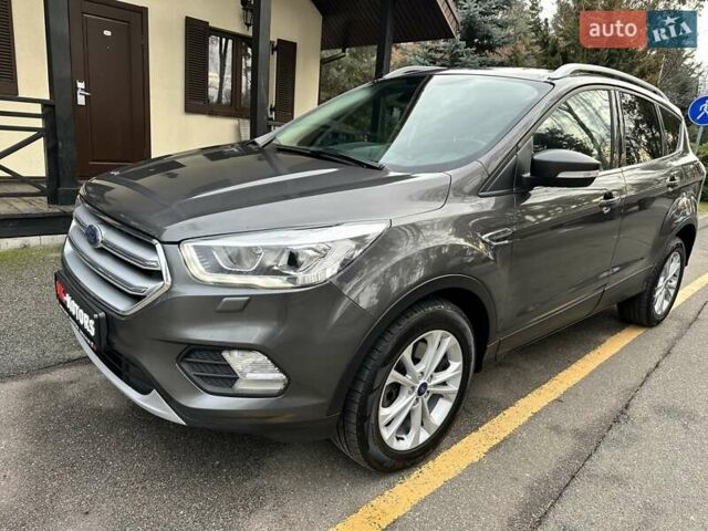 Серый Форд Куга, объемом двигателя 2 л и пробегом 226 тыс. км за 17500 $, фото 6 на Automoto.ua