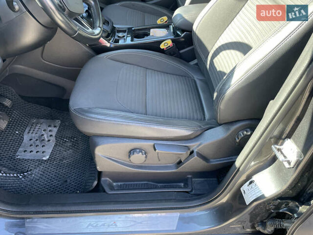 Форд Куга 2019 в Шепетовке на Automoto.ua Серый Форд Куга, объемом двигателя 2 л и пробегом 245 тыс. км за 16000 $, фото 9 на Automoto.ua