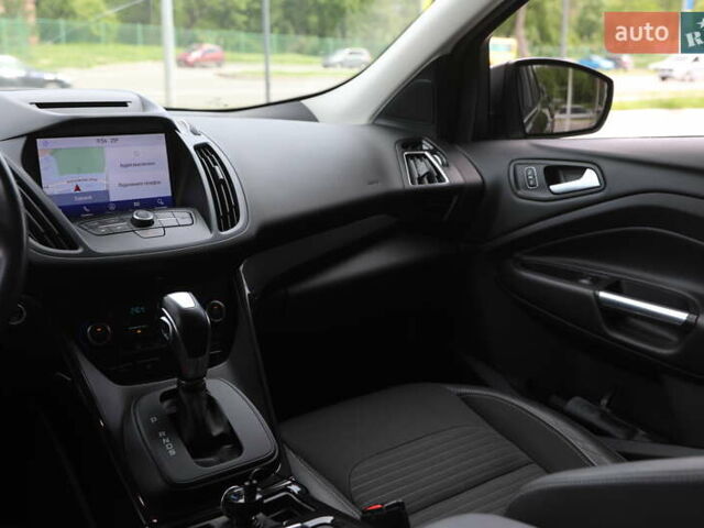 Серый Форд Куга, объемом двигателя 1.5 л и пробегом 166 тыс. км за 16500 $, фото 10 на Automoto.ua