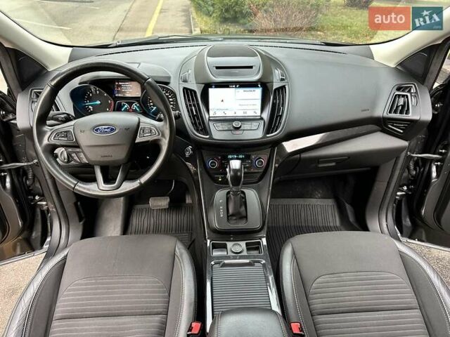 Серый Форд Куга, объемом двигателя 2 л и пробегом 226 тыс. км за 17500 $, фото 22 на Automoto.ua