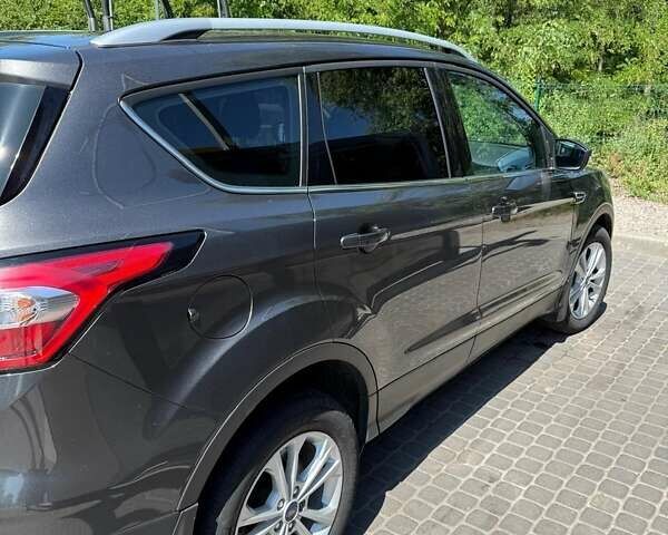 Сірий Форд Куга, об'ємом двигуна 1.5 л та пробігом 75 тис. км за 19500 $, фото 3 на Automoto.ua