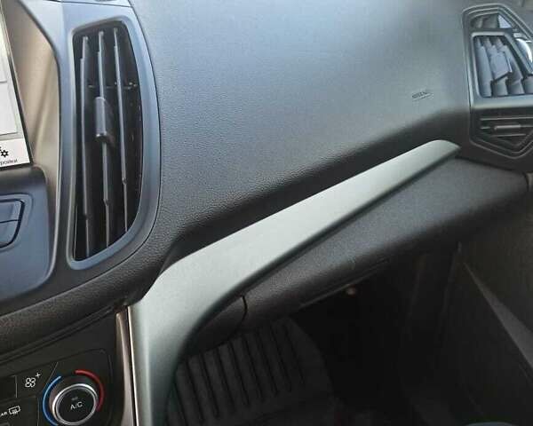 Серый Форд Куга, объемом двигателя 2 л и пробегом 164 тыс. км за 15500 $, фото 41 на Automoto.ua